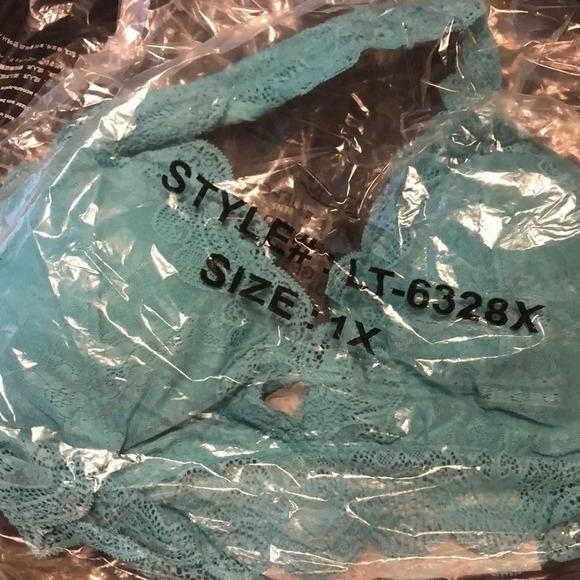 Lace Scalloped Plus Size Halter Bra 3X - Picture 4 of 4